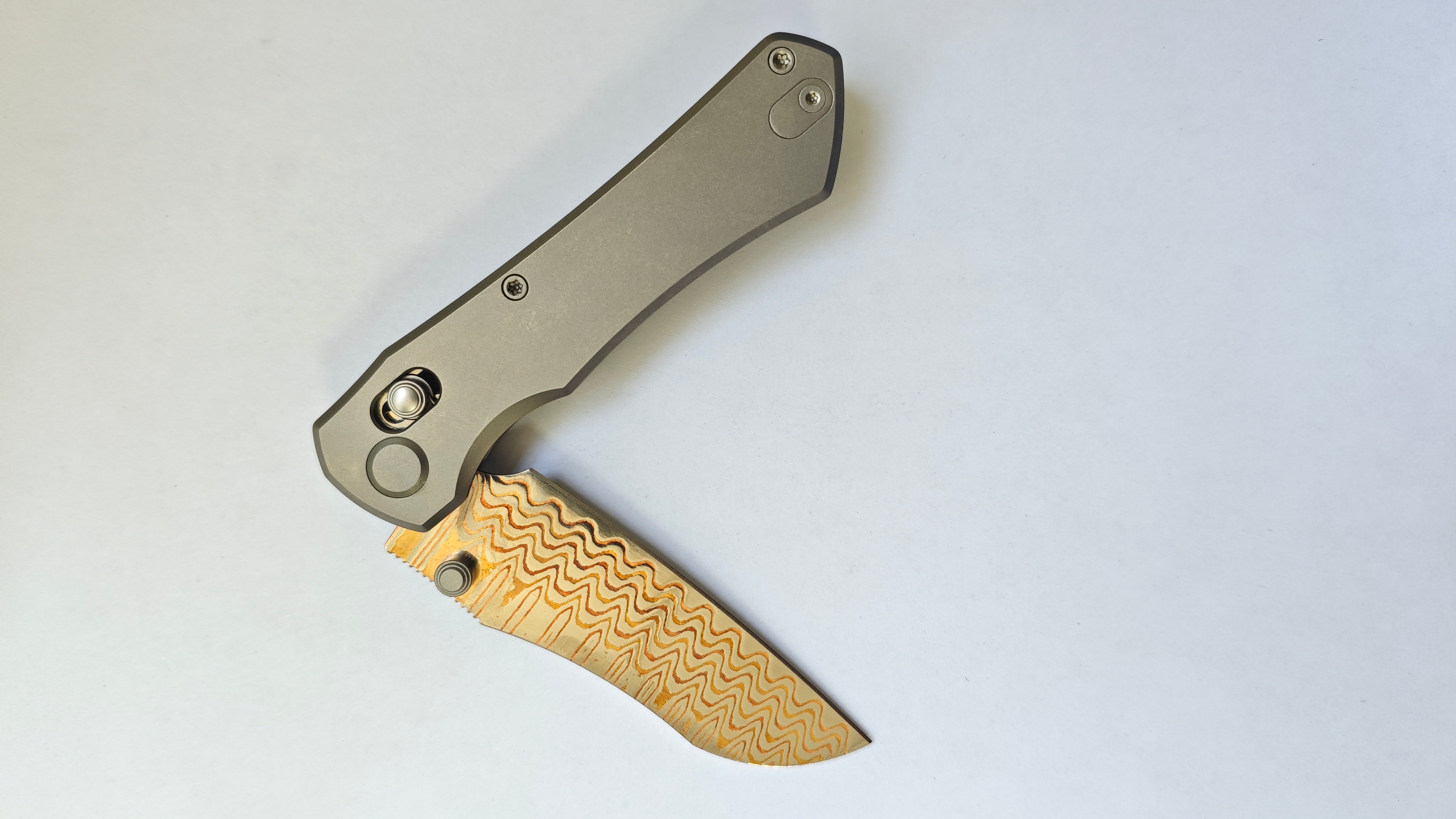 GEO Knife Komodo Axis lock Folding Knife Gray 6AL4V Titanium Handle 3.1" Damascus Steel & Copper Blade(10Cr15CoMoV) GEO2509A